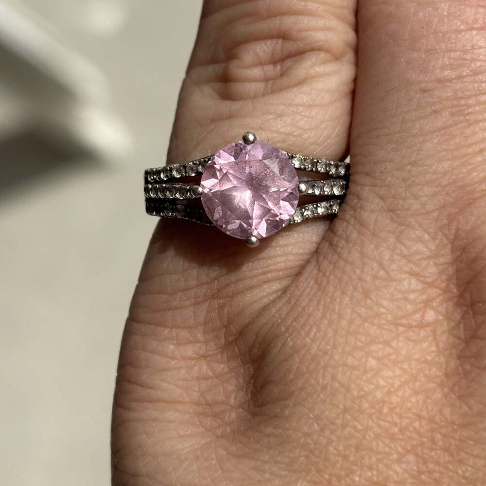 Sterling Silver 925 Pink Stone Ring Split Shank Sz 7.5 - Pre-owned Good